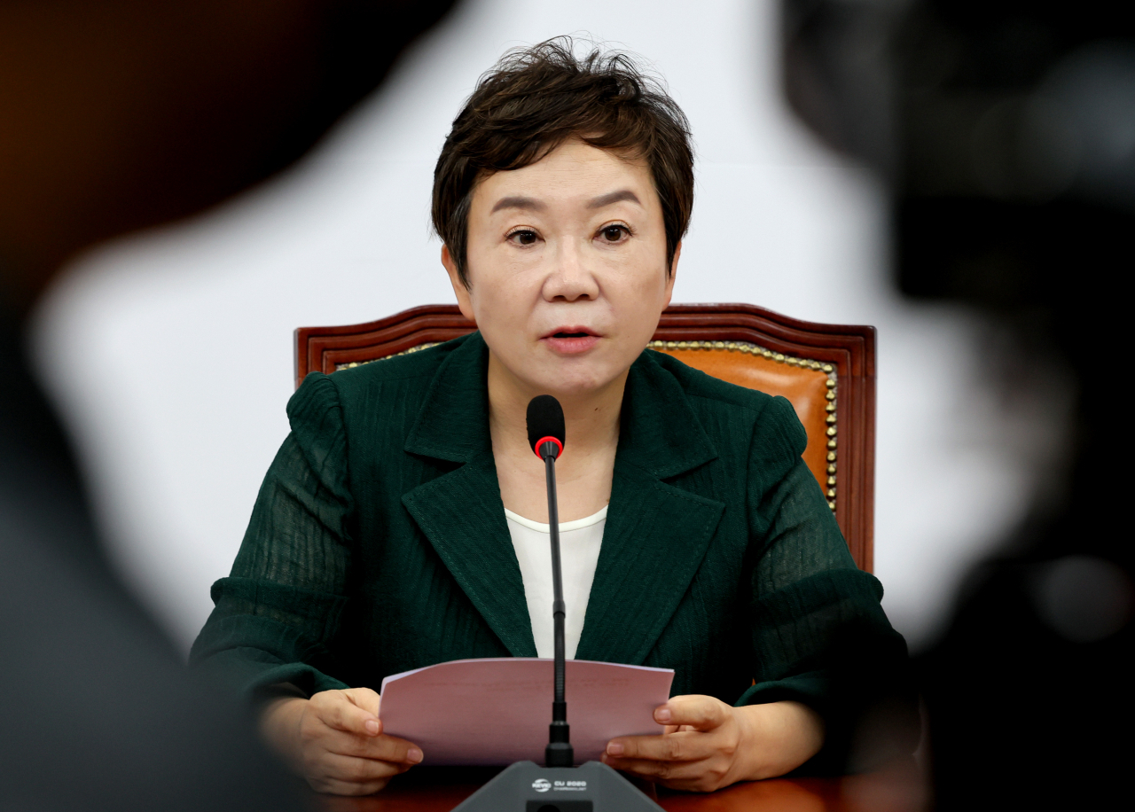 정미경 국민의힘 최고위원이 8일 오전 국회 국민의힘 대회의실에서 최고위원 사퇴 기자회견을 하고 있다. [연합]