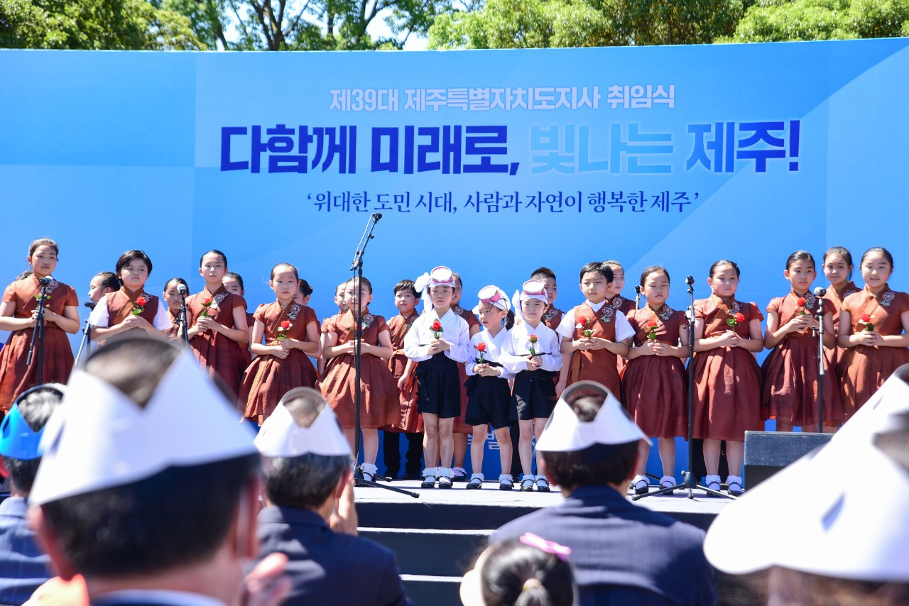 롯데관광개발의 후원 속에 국내외에서 활약하고 있는 제라진소년소녀합창단