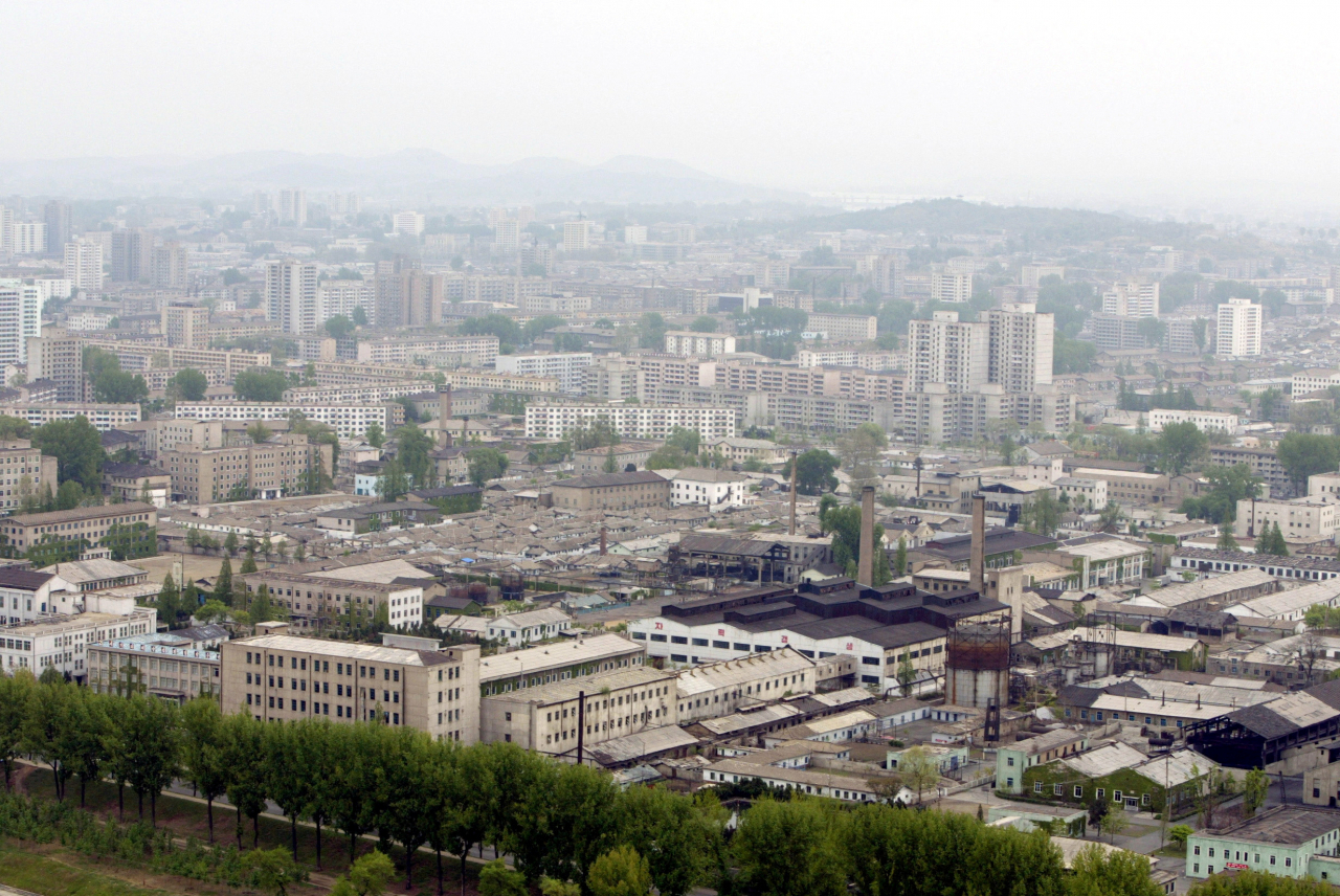 북한 평양 시내 전경. 사진은 2004년 4월 30일 촬영됐다. [로이터]