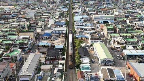 순천시 남정동과 인제동을 관통하고 있는 경전선 무궁화호.