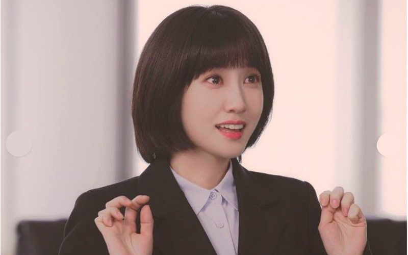 KT스튜디오지니와 에이스토리가 제작한 드라마 ‘이상한 변호사 우영우’의 주연배우 박은빈(왼쪽). [ENA 인스타그램]