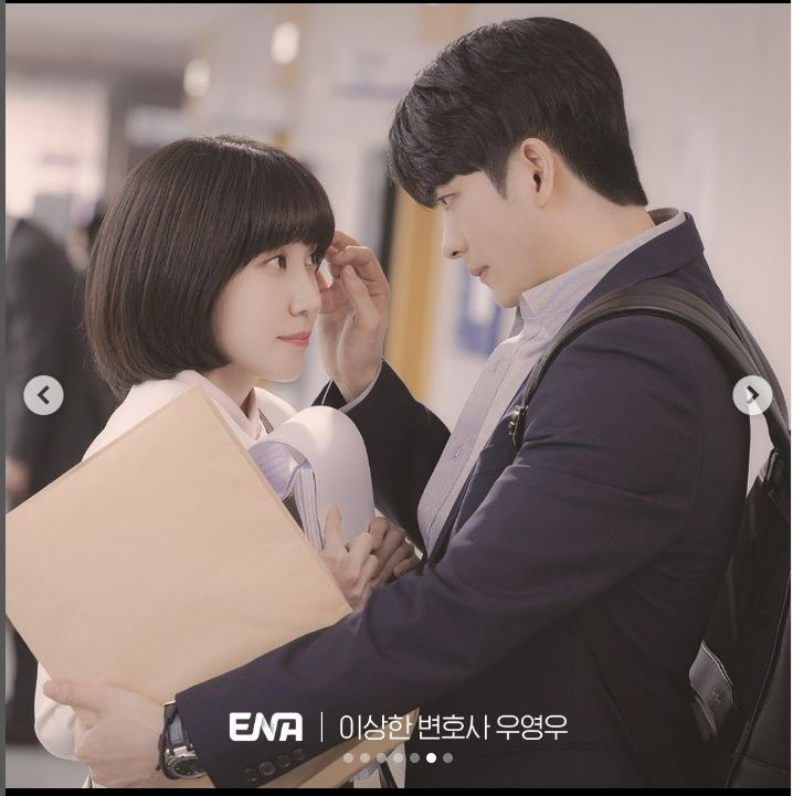 KT스튜디오지니와 에이스토리가 제작한 드라마 ‘이상한 변호사 우영우’의 주연배우 박은빈(왼쪽)과 강태오. [ENA 인스타그램]