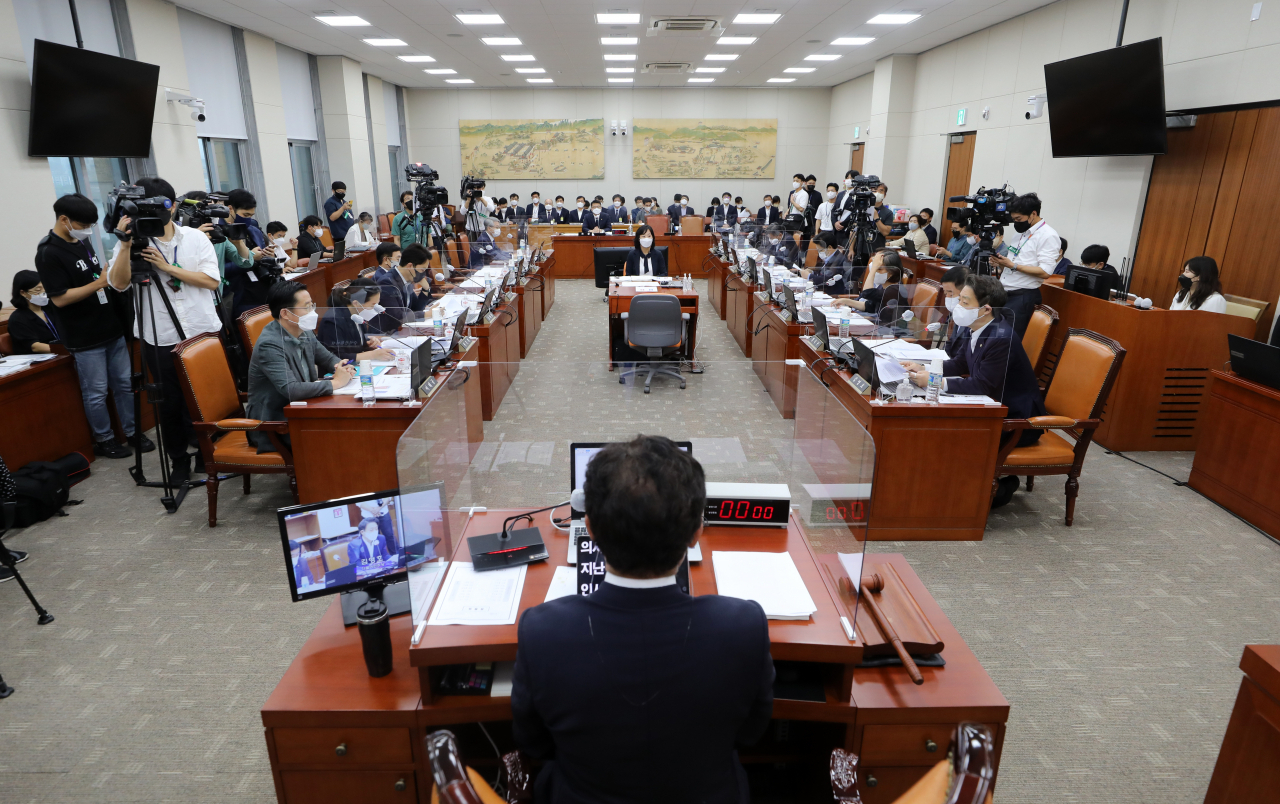 9일 오전 국회에서 교육위원회 전체회의가 열리고 있다. [연합]