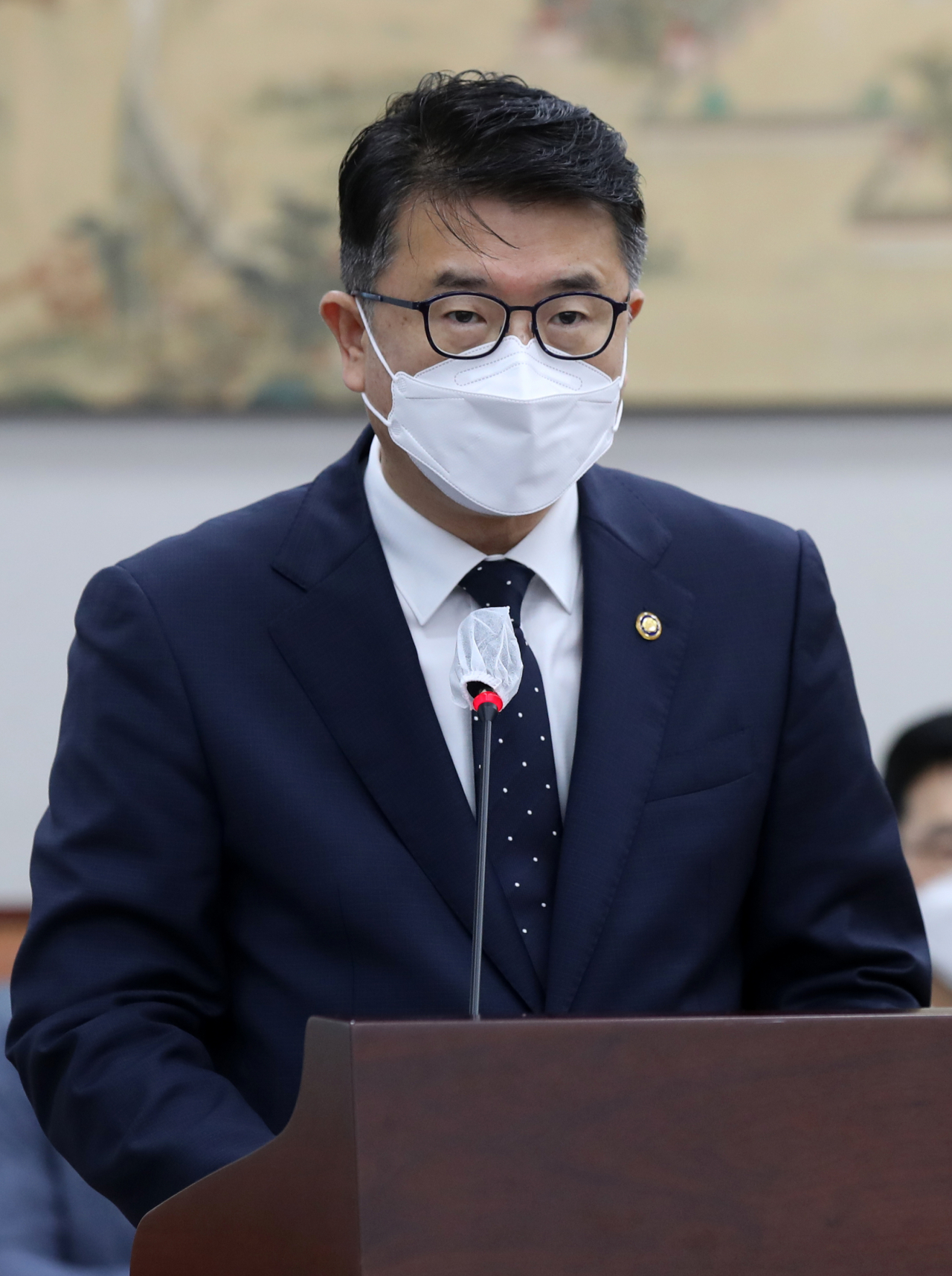 장상윤 교육부 차관이 9일 오전 국회에서 열린 교육위원회 전체회의에서 업무보고를 하고 있다. 박순애 전 부총리 겸 교육부장관은 전날인 8일 사퇴했다. [연합]