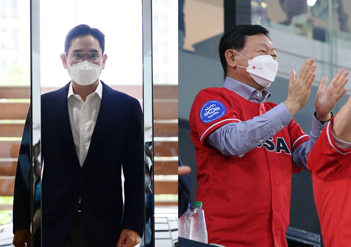서울김포비즈니스항공센터를 통해 지난 6월 유럽 출장길에 오른 이재용(왼쪽) 삼성전자 부회장과 지난달 13일 부산 사직야구장에서 열린 2030 부산엑스포 유치기원 행사 ‘플라이 투 월드 엑스포’에 참석한 신동빈 롯데그룹 회장. [헤럴드경제DB·연합]