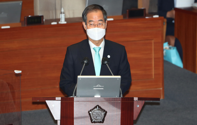 한덕수 국무총리가 지난달 27일 오후 서울 여의도 국회 본회의장에서 열린 교육·사회·문화 분야 대정부질문에서 더불어민주당 한정애 의원의 질문에 답하고 있다. [헤럴드경제DB]