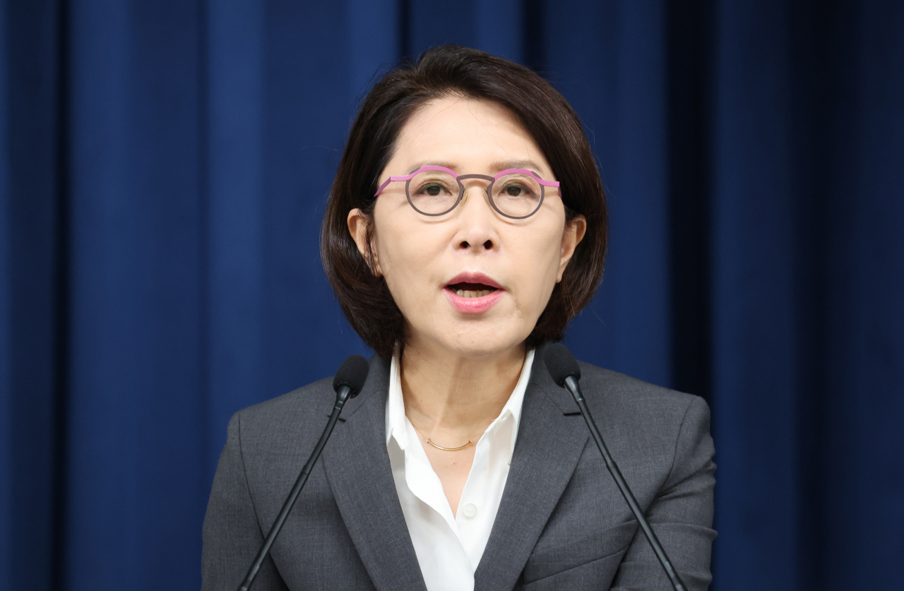 강인선 대통령실 대변인이 8일 오후 서울 용산 대통령실 청사 브리핑룸에서 윤석열 대통령 주재 수석비서관회의 주요 내용과 안토니우 구테흐스 유엔 사무총장 방한 일정을 설명하고 있다. [연합]