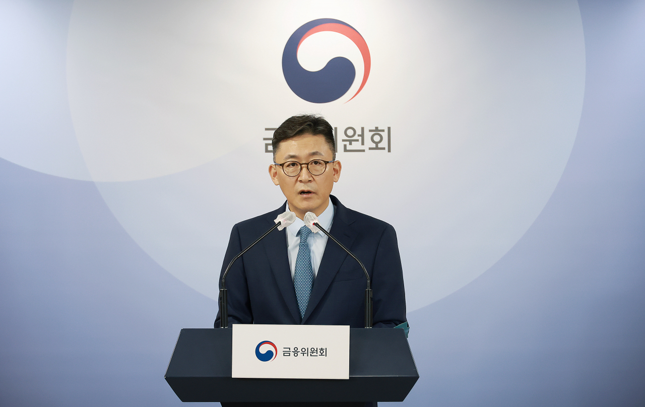 권대영 금융위원회 금융정책국장이 9일 오후 서울 정부서울청사 합동브리핑실에서 '안심전환대출 세부 추진계획 마련' 백브리핑을 하고 있다.