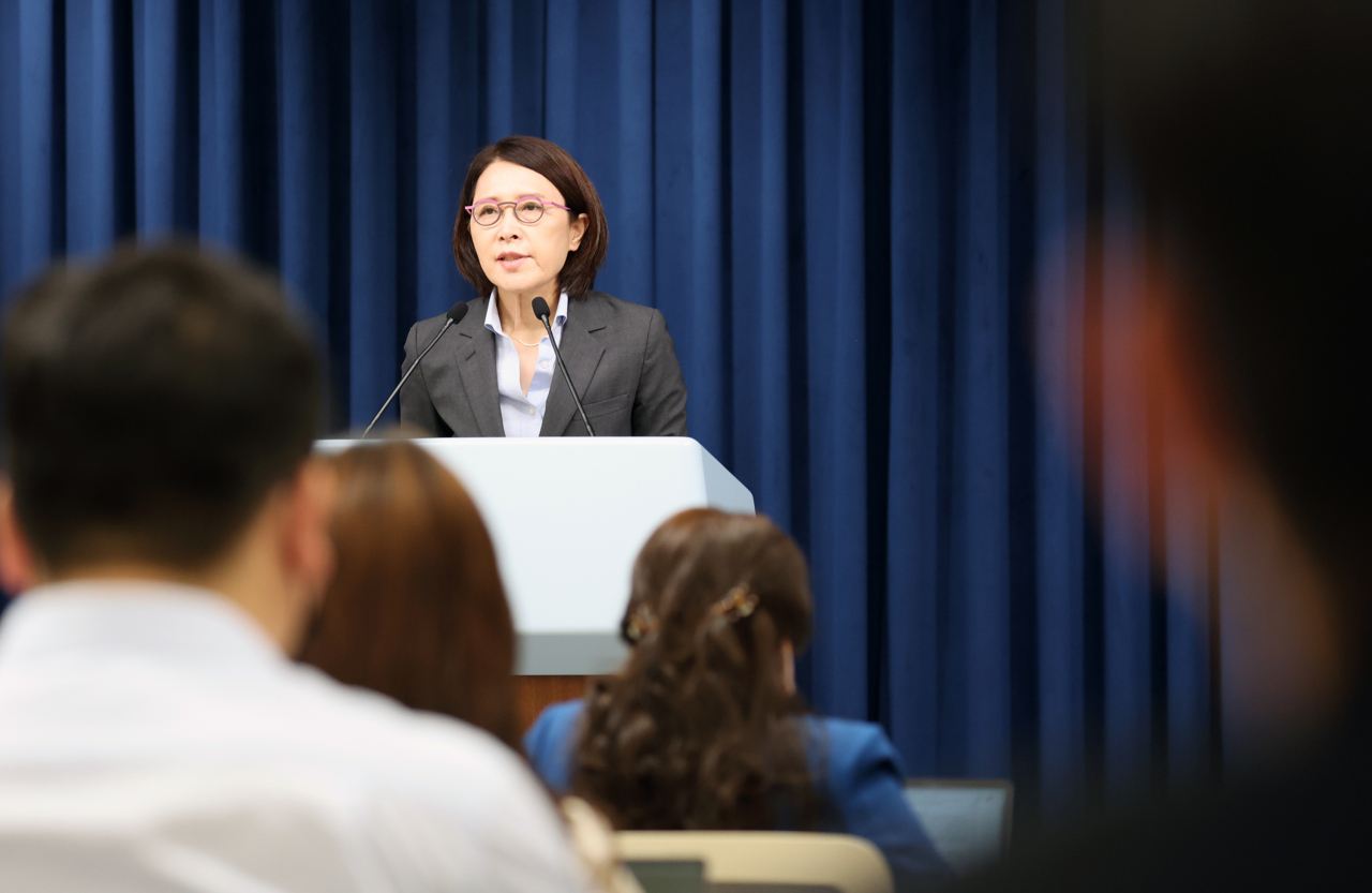 강인선 대통령실 대변인이 10일 서울 용산 대통령실 청사에서 윤석열 대통령 호우피해 현장 방문에 대한 브리핑을 하고 있다. [연합]