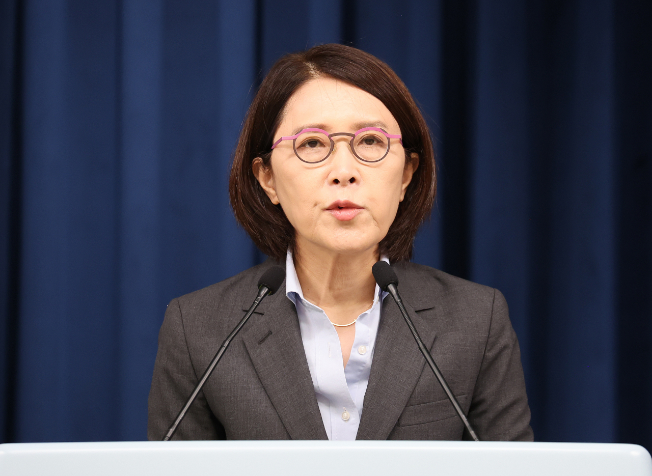 강인선 대통령실 대변인이 10일 서울 용산 대통령실 청사에서 윤석열 대통령 호우피해 현장 방문에 대한 브리핑을 하고 있다. [연합]