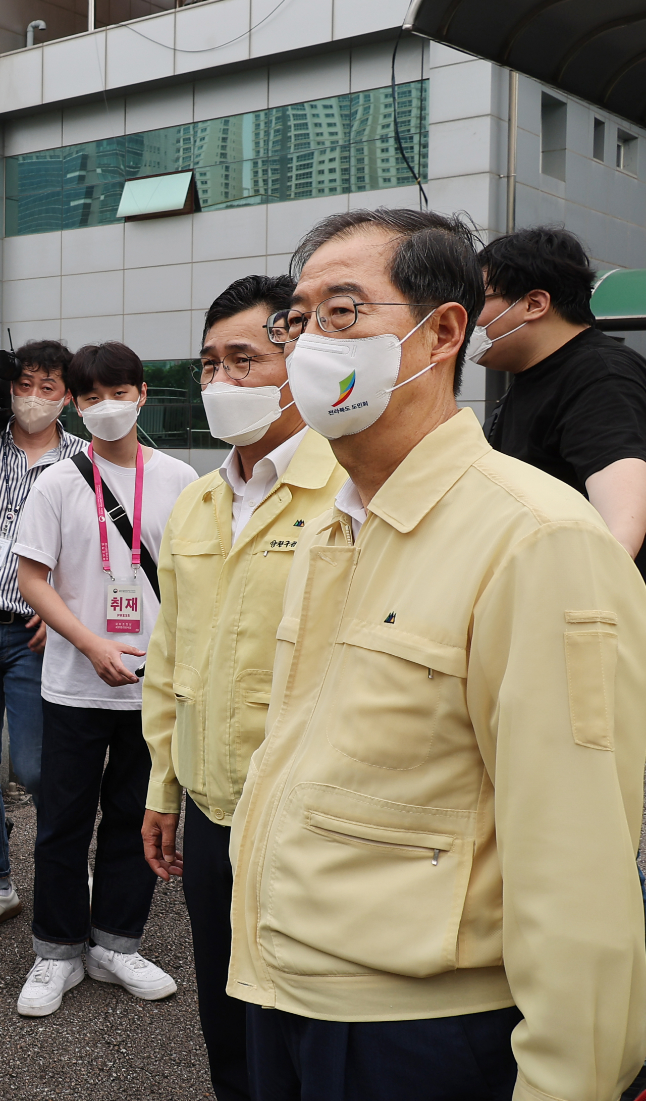 한덕수 국무총리가 10일 오후 서울시 양천구 목동빗물펌프장을 방문해 현장을 점검하고 있다. [연합］