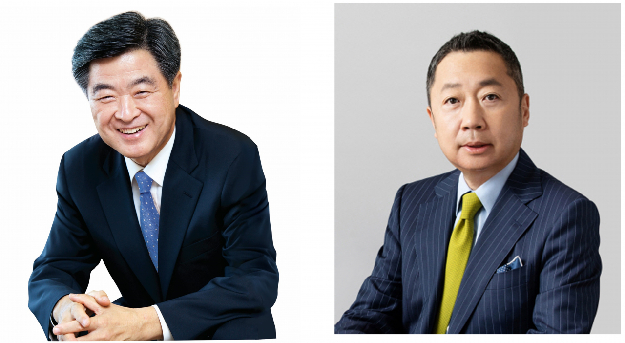 권오갑(왼쪽) HD현대 회장과 박정원 두산그룹 회장