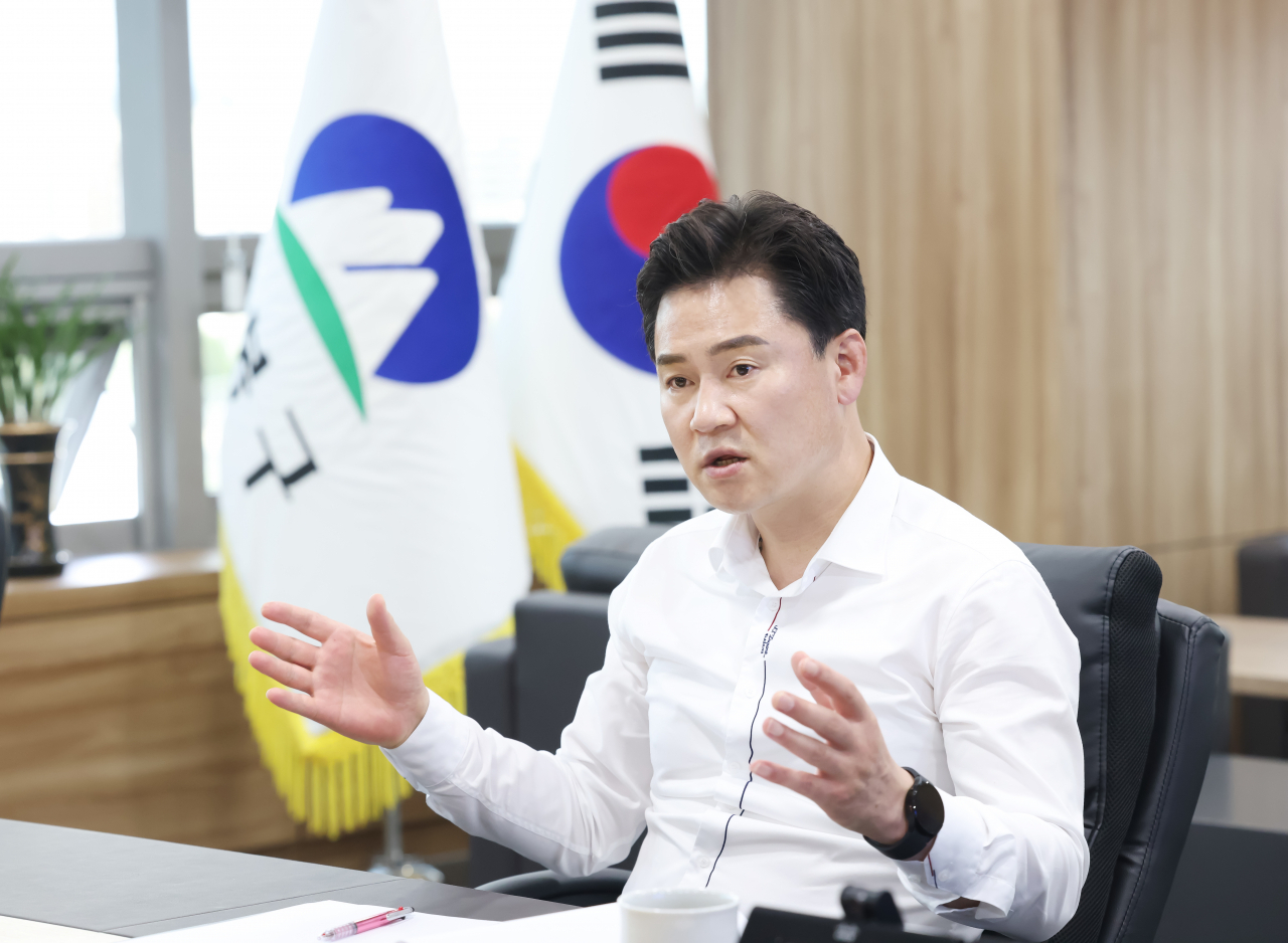 오언석 도봉구청장이 11일 헤럴드경제와 인터뷰에서 “서울시와의 협력을 통해 국립공원으로 인한 도봉구 고도제한을 반드시 완화할 것”이라고 말하고 있다. [도봉구 제공]