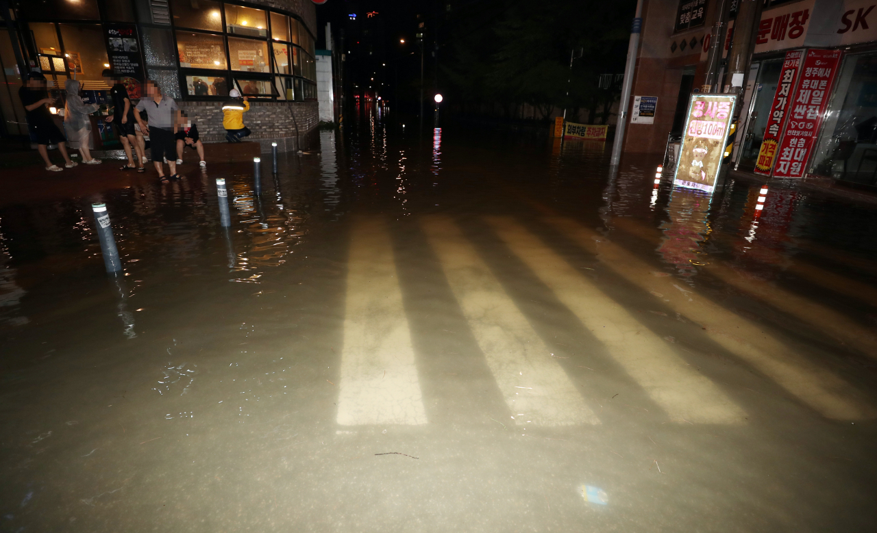 Roads in Cheongju, about 110 kilometers south of Seoul, are flooded on Wednesday, following record rainfall. (Yonhap)