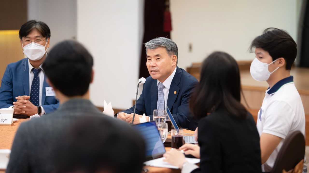 이종섭 국방부 장관은 11일 국방부 출입기자단과의 간담회에서 북한이 7차 핵실험을 감행할 경우 한국과 미국의 강도 높은 대응에 직면할 것이라고 경고했다. [국방부 제공]