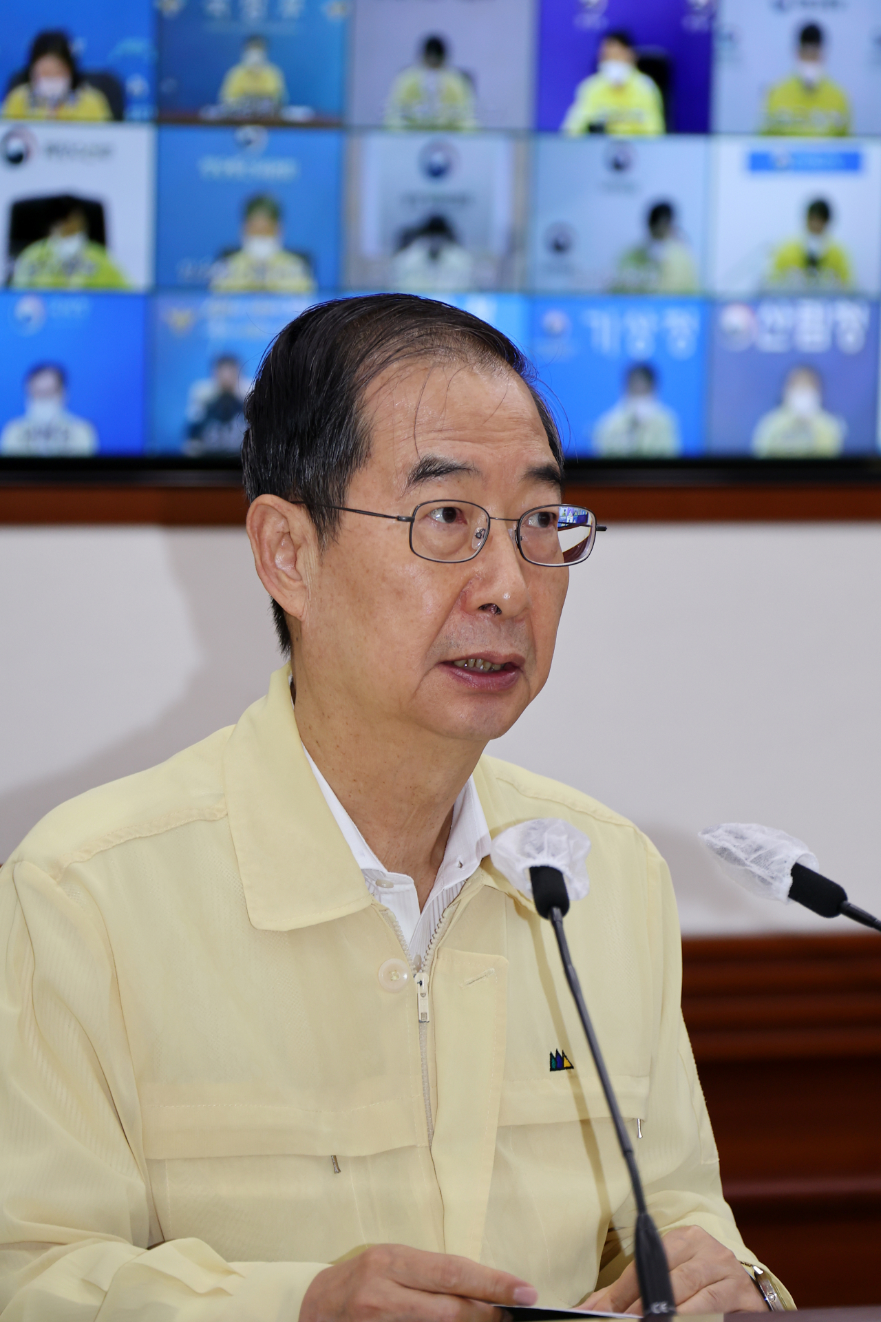 한덕수 국무총리가 12일 정부서울청사에서 집중호우 대처상황 점검회의 및 코로나19 중대본회의를 주재하고 있다. [연합]