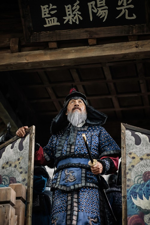 영화 ‘한산: 용의 출현’에서 어영담으로 분한 배우 안성기.
