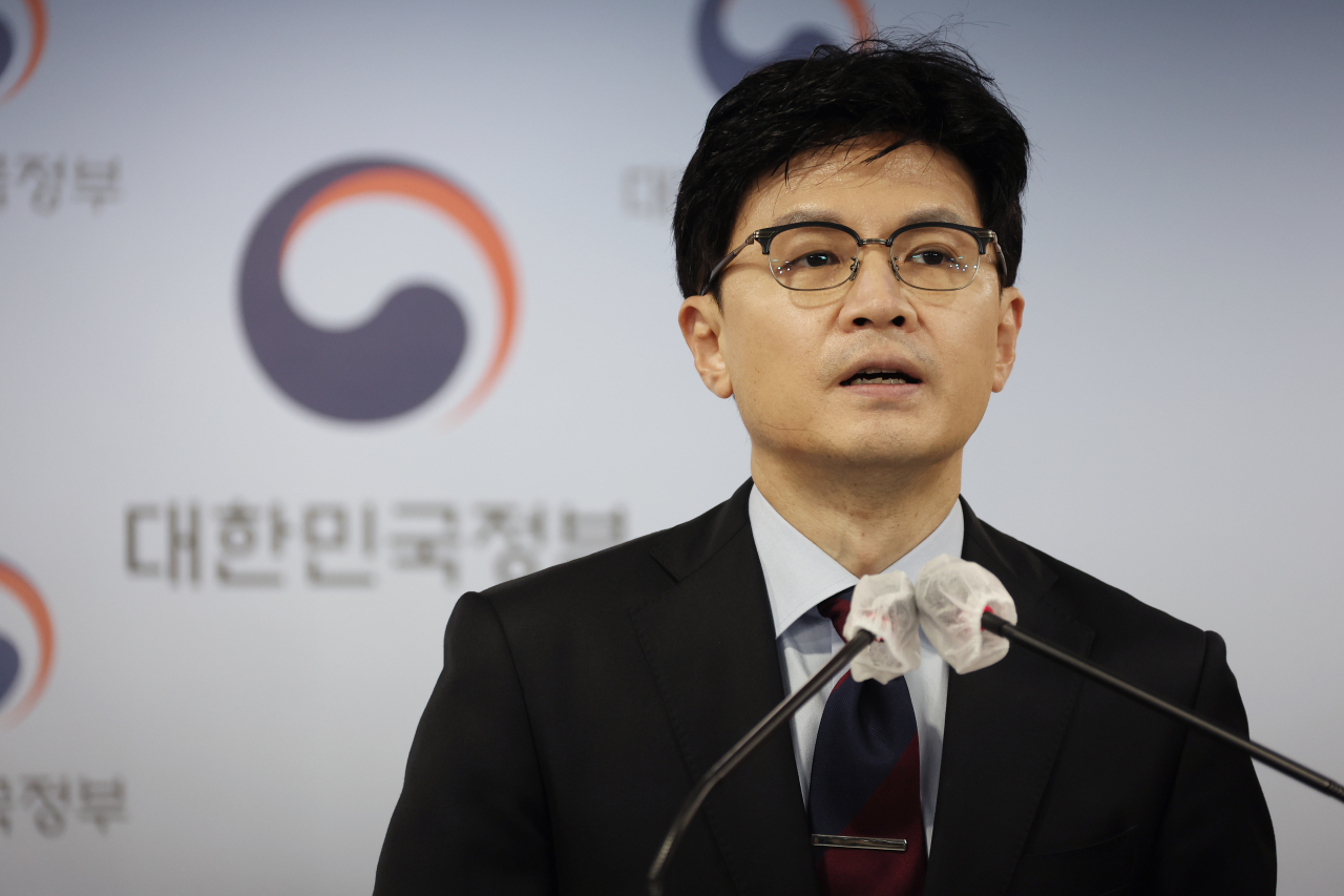 한동훈 법무부 장관이 12일 정부서울청사 브리핑실에서 윤석열 정부 첫 특별사면인 ‘8·15 광복절 특별사면’ 대상자를 발표하고 있다. [연합]
