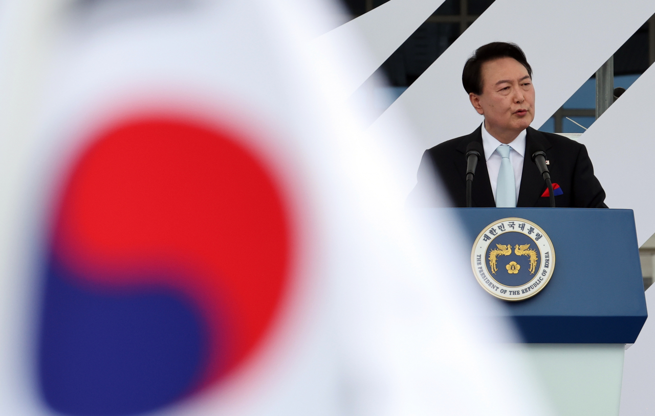 윤석열 대통령이 15일 서울 용산 대통령실 청사 잔디마당에서 열린 제77주년 광복절 경축식에서 축사하고 있다. [연합]