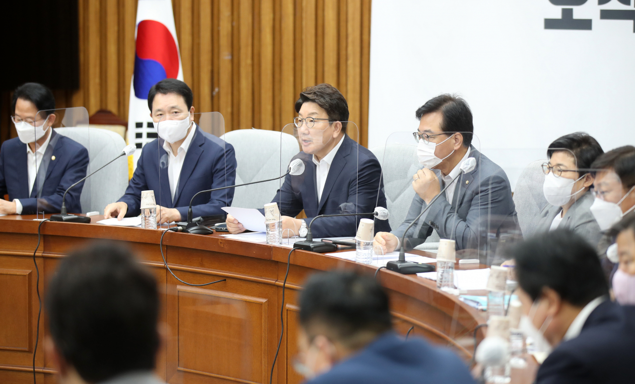 국민의힘 권성동 원내대표가 16일 오전 국회에서 열린 원내대책회의에서 발언하고 있다. [이상섭 기자]