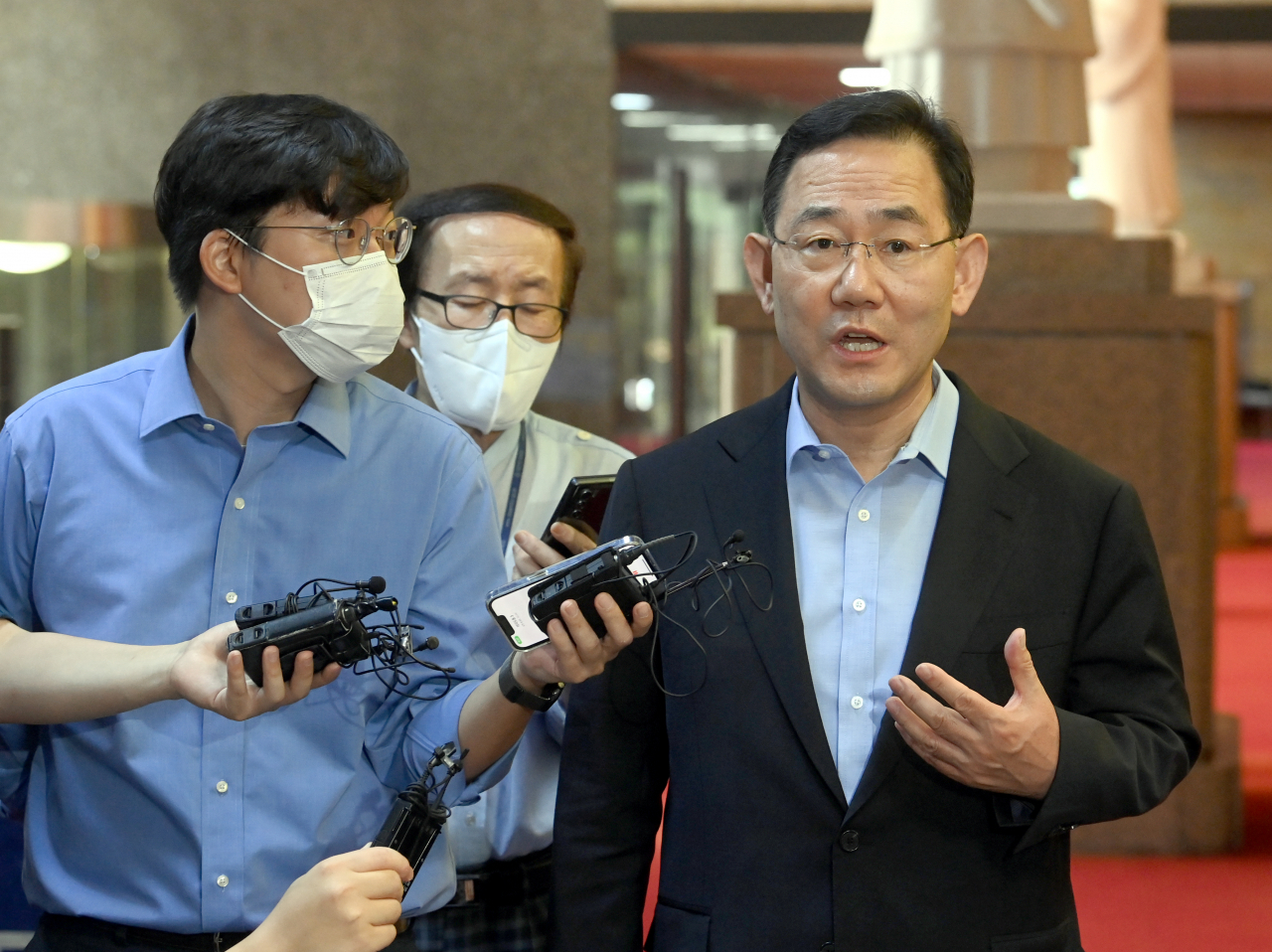주호영 국민의힘 비상대책위원장이 16일 오전 국회로 출근하며 취재진 질문에 답변하고 있다. [이상섭 기자]