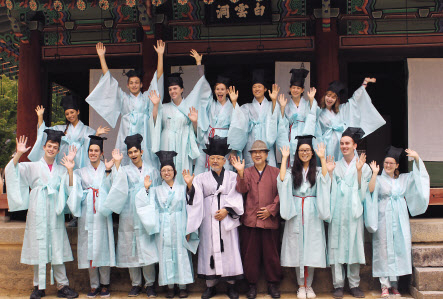세계유산축전 경북-영주 선비촌의 글로벌 유생들의 깨발랄 표정