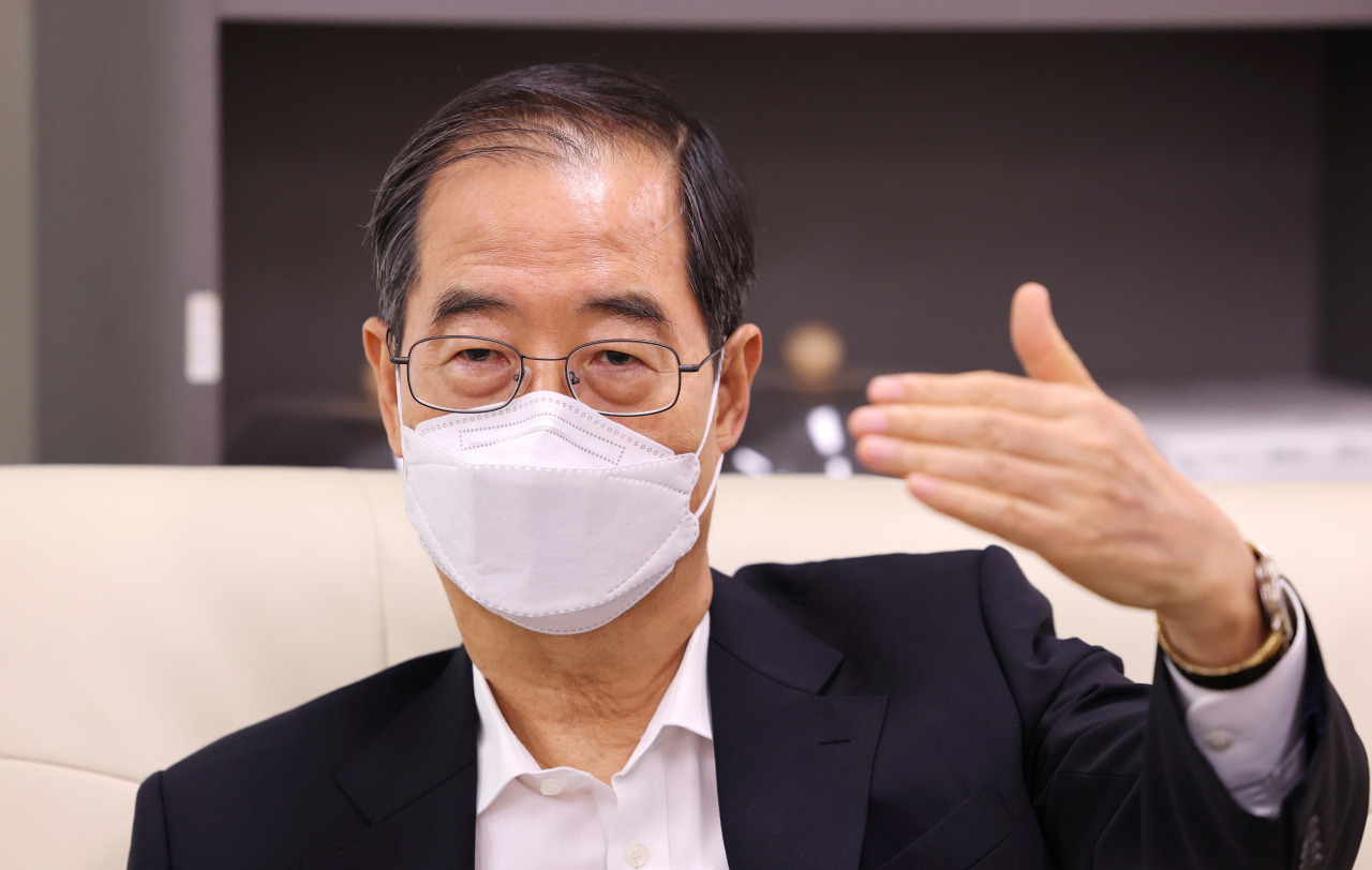 한덕수 국무총리가 16일 세종시 정부세종청사에서 열린 출입기자단 간담회에서 질문에 답변하고 있다.[연합］