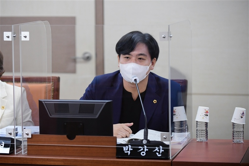 업무보고에서 질의 중인 박강산 서울시의원. [박강산 의원실 제공]