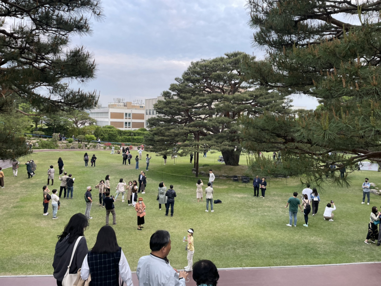 지난 5월 10일 전면 개방 첫날, 시민들이 청와대 내부를 관람하고 있다. 김희량 기자