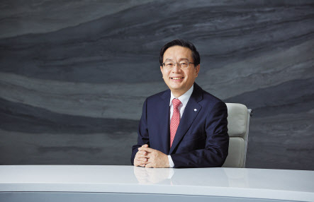 금융위원회가 9일 라임자산운용 사모펀드 불완전판매의 책임을 물어 손태승 우리금융 회장(사진)에게 문책경고 상당의 중징계 결정을 내렸다.