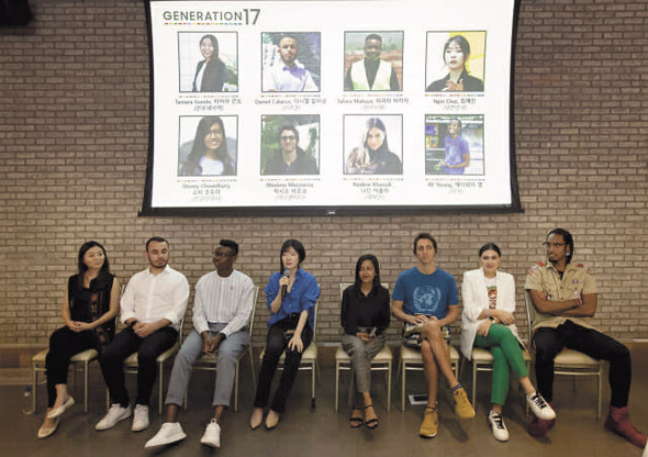 지난 11일(현지시간) 미국 뉴욕에서 진행된 간담회에서 삼성전자의 지속가능발전목표 달성 지원 프로젝트 ‘제너레이션17’청년 리더들이 발언하고 있다. [삼성전자 제공]