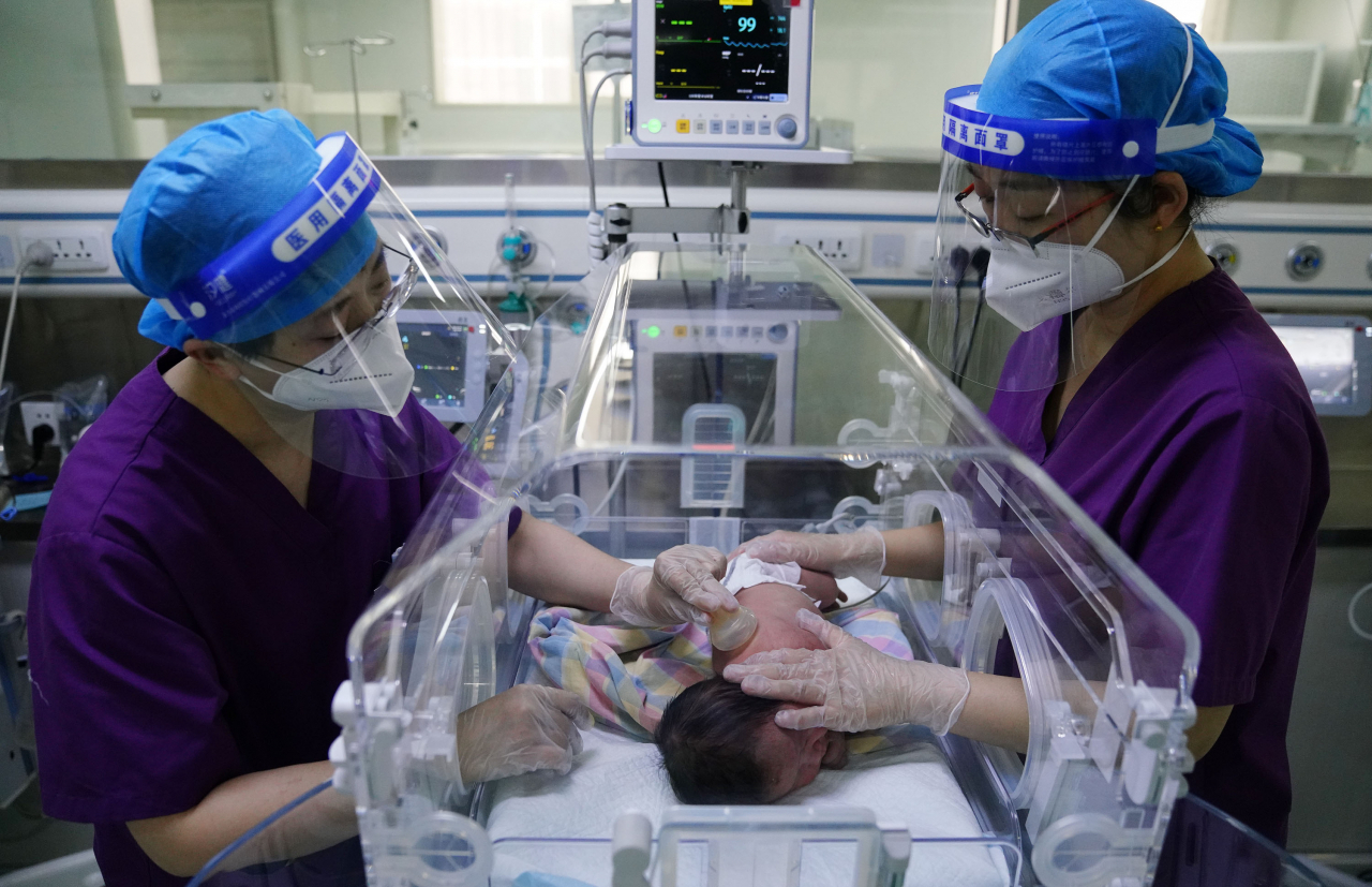 중국 북부 허베이성(河北省) 한단(邯鄲)에 있는 병원의 신생아 집중 치료실. [게티이미지뱅크]