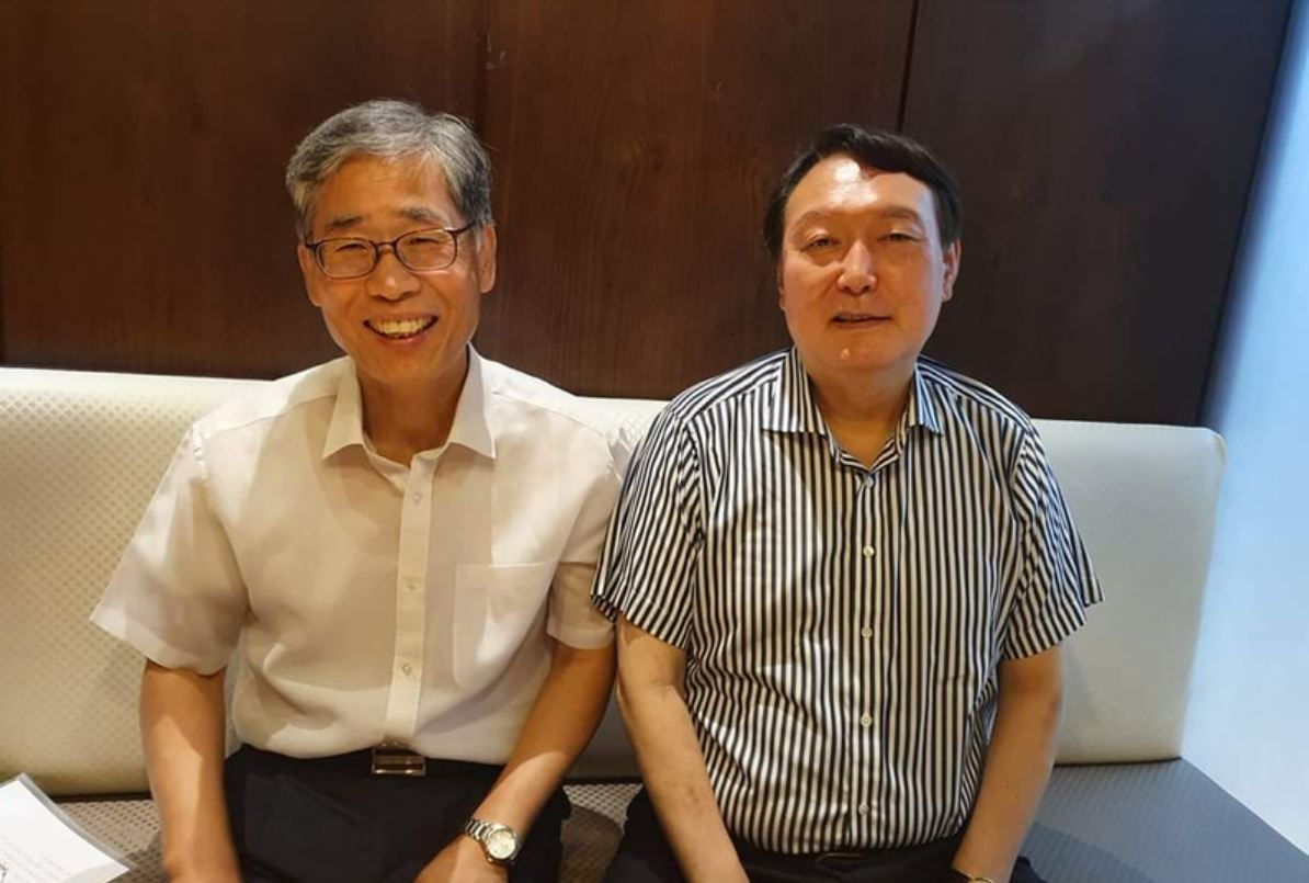 신평 변호사(왼쪽)과 윤석열 대통령 [연합]