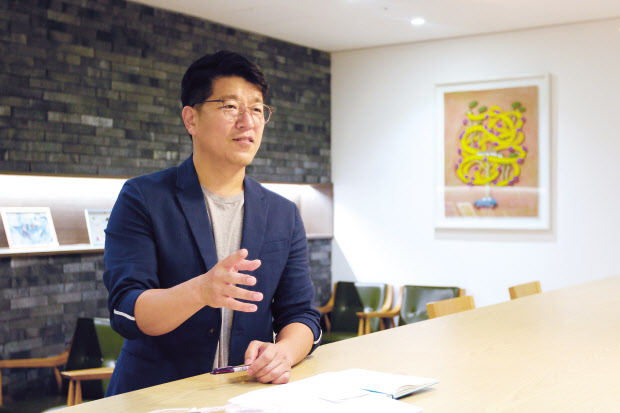 박현우 LG헬로비전 콘텐츠제작담당은 서울 상암동 LG헬로비전 사옥에서 진행된 헤럴드경제와의 인터뷰에서 예능과 교양이 결합한 ‘쇼양’ 콘텐츠로 지역채널만의 차별점을 보여주는 데 집중하겠다고 밝혔다. [LG헬로비전 제공]