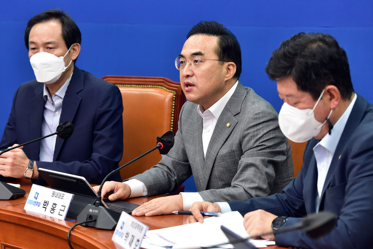 박홍근 더불어민주당 원내대표가 17일 국회에서 열린 비상대책위원회의에서 발언하고 있다. [국회사진기자단]