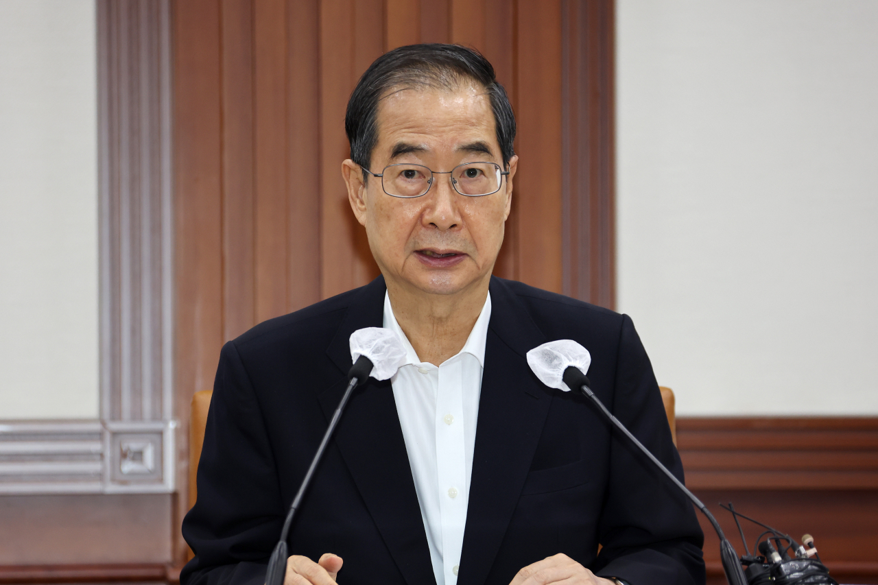 한덕수 국무총리가 18일 정부서울청사에서 열린 국정현안점검조정회의를 주재하고 있다. [연합]