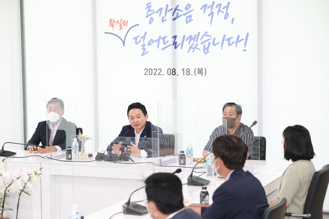원희룡 국토교통부 장관은 18일 서울 중랑구 망우동의 1216가구 규모 임대주택 단지를 찾아 ‘층간소음 간담회’를 개최했다. [국토교통부 제공]