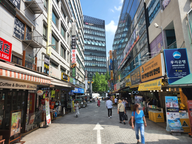 서울 남대문 시장 입구, 거리가 한산하다. 김광우 기자.
