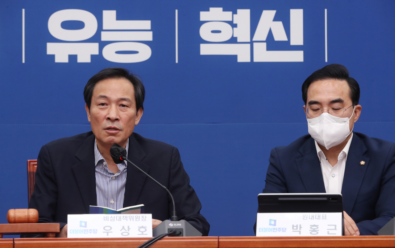 더불어민주당 우상호 비상대책위원장이 19일 국회에서 열린 비상대책위원회의에서 발언하고 있다. 이상섭 기자