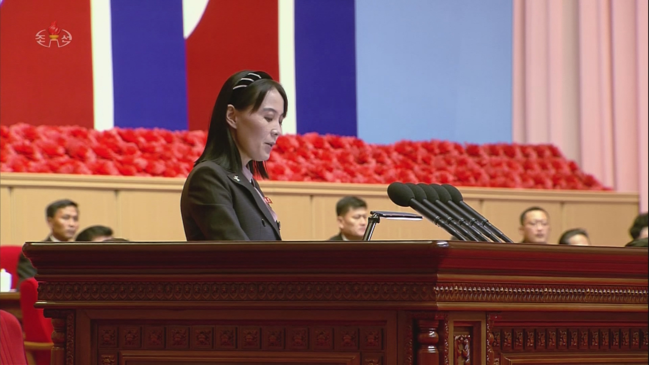 김정은 북한 국무위원장의 여동생인 김여정 노동당 부부장은 8월10일 평양에서 열린 전국비상방역총화회의 토론자로 나서 공개 연설을 통해 남측에 의해 코로나19가 북에 유입됐다고 주장하며 강력한 보복 대응을 검토하겠다고 위협했다. 북한 조선중앙TV는 11일 오후 김 부부장의 연설 전문을 육성으로 공개했다. [조선중앙TV 화면] [연합]