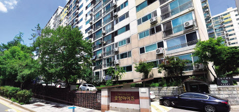 지난 12일 시공사 선정을 위한 입찰을 마감 지은 서울 강동구 상일동의 명일중앙하이츠.