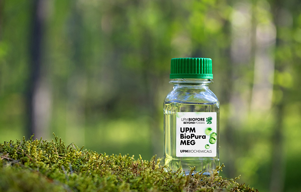 동성케미컬이 핀란드 UPM의 목재 유래 Bio-MEG(BioPura&trade;)을 활용한 친환경 제품 개발에 나선다. [동성케미컬 제공]