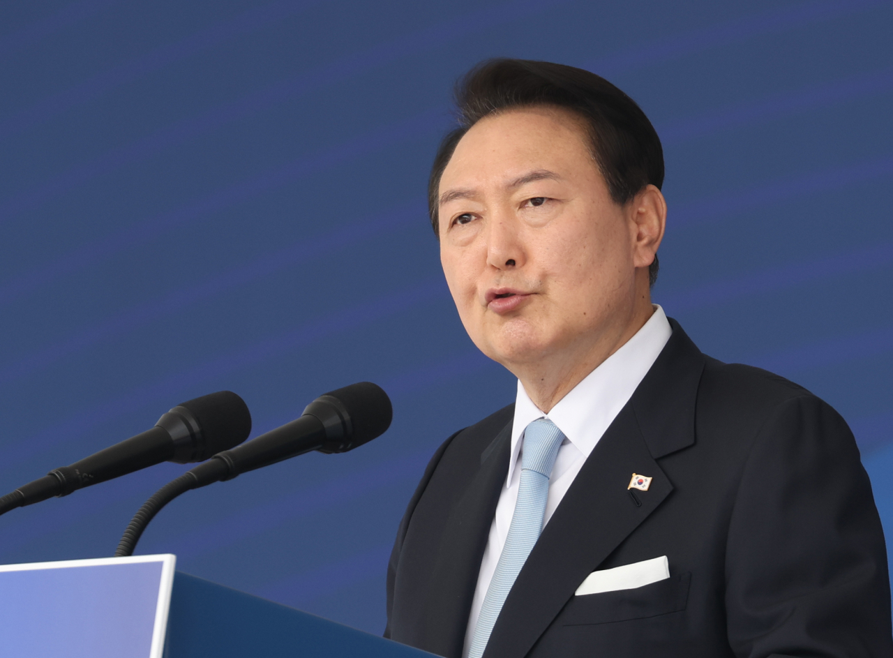 윤석열 대통령이 지난 19일 충북 충주시 중앙경찰학교에서 열린 310기 졸업식에서 축사를 하고 있다. [연합]