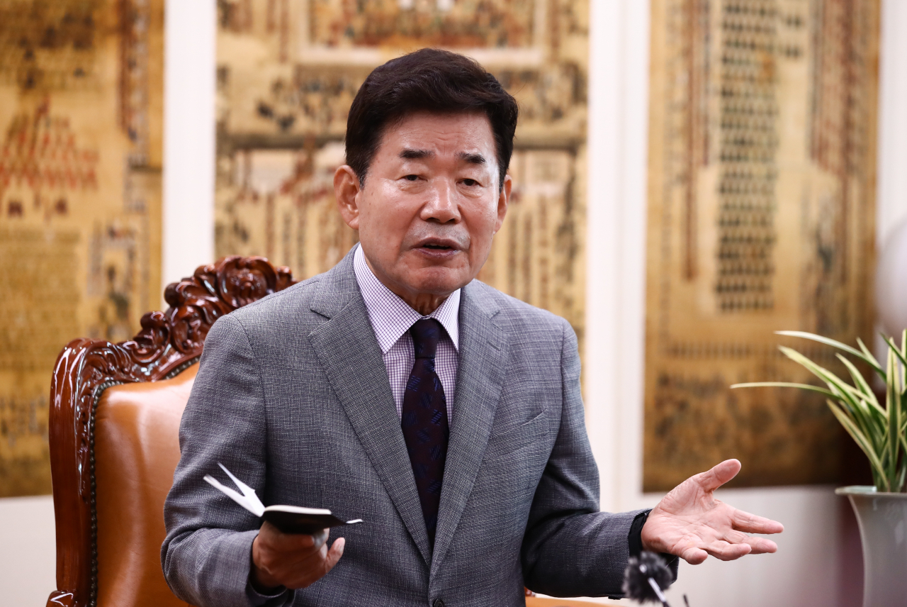 김진표 국회의장이 21일 서울 여의도 국회 의장집무실에서 기자간담회를 갖고 있다. [연합]