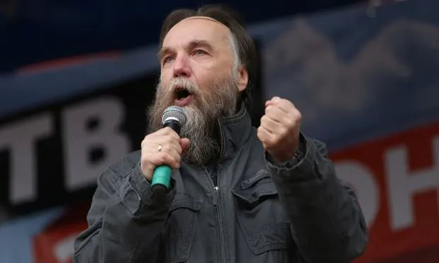 러시아 제국의 부활을 강조하고 우크라이나 침공의 명분이 된 ‘유라시아리즘’(Eurasianism)의 창시자로 블라디미르 푸틴 러시아 대통령이 전쟁을 결심하는 데 지대한 영향을 미쳐 ‘푸틴의 철학자’로 불리는 알렉산드르 두긴(60)의 모습. [로이터]