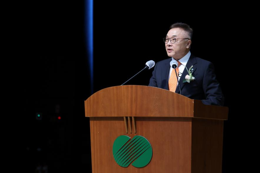 황주호 한국수력원자력 신임 사장이 22일 경북 경주 한수원 본사에서 열린 취임식에서 취임사를 하고 있다. [연합]