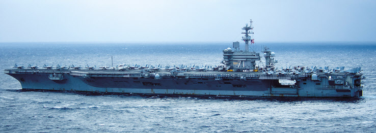 ‘공해의 자유(Freedom of the Seas)’ 가치를 오랫동안 중시한 미국은 남중국해(南中國海)에서 중국 영향력이 커지자 질서 유지를 위해 개입해왔다. 지난해에도 미국은 군함과 항공기를 이곳에 배치해 중국에 대한 군사적 억제를 크게 강화했다. 지난해 1월과 2월, 4월에 남중국해에 배치됐던 미 항공모함 시어도어 루스벨트호 [미 태평양사령부 제공]