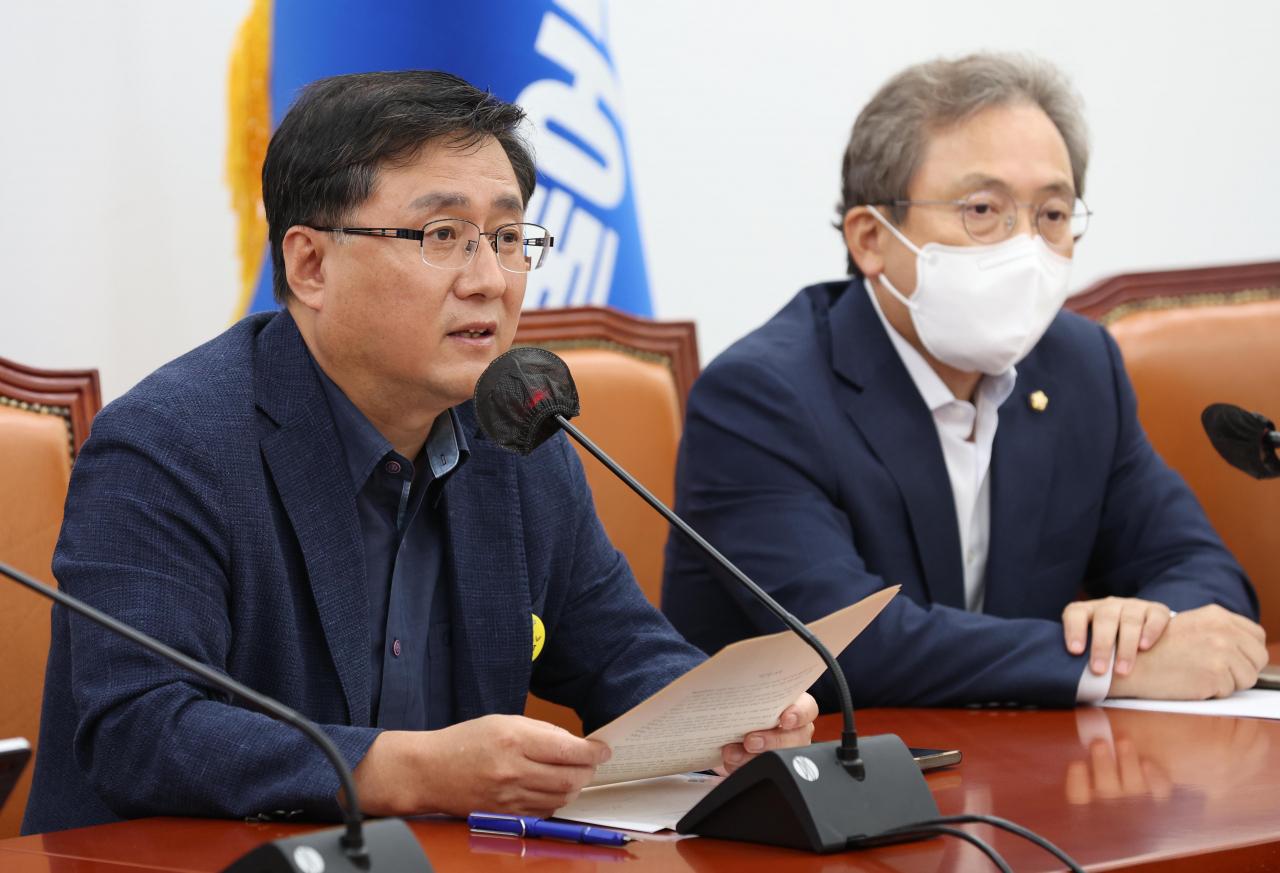 더불어민주당 김성환 정책위의장(왼쪽, 자료사진) [연합]