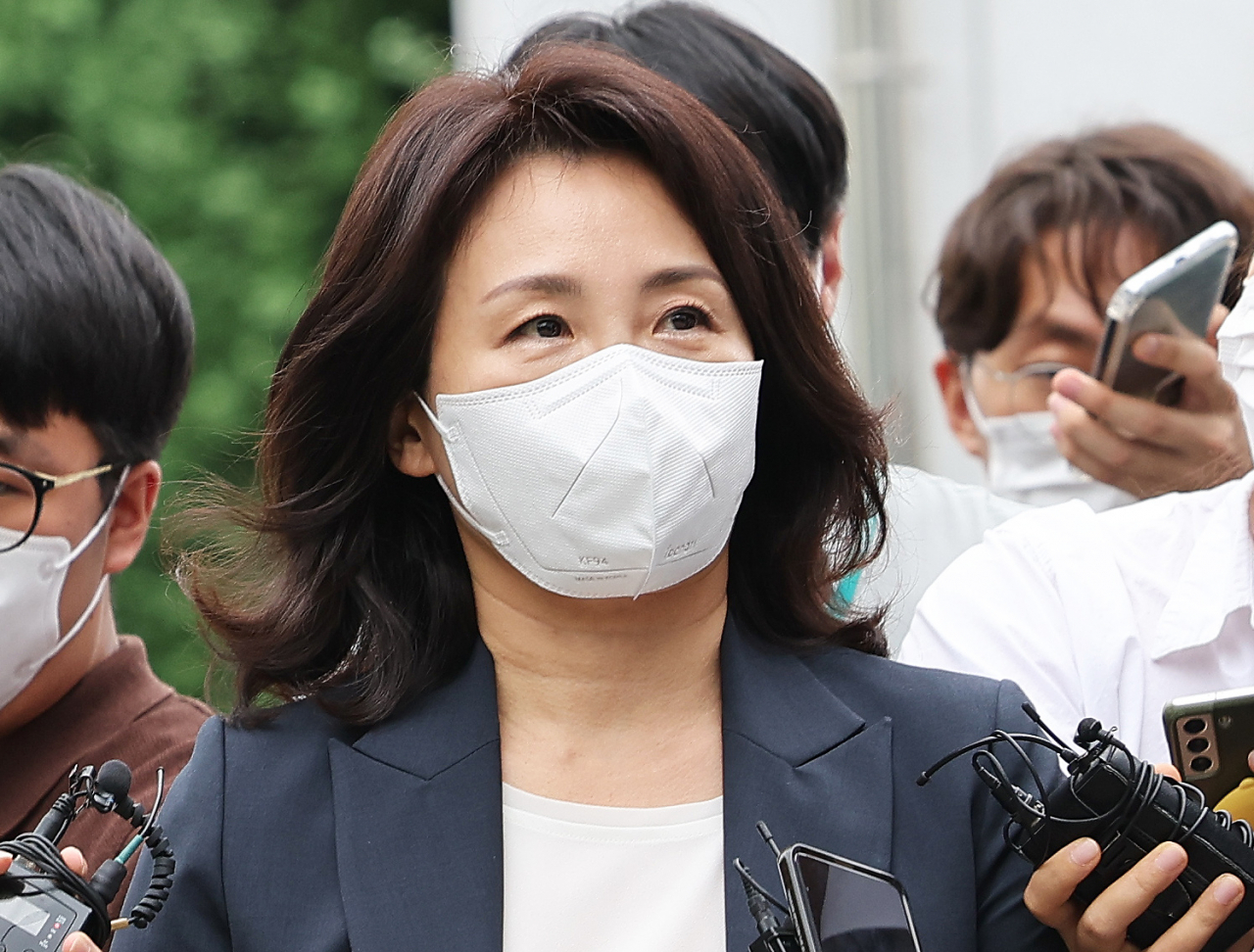 23일 오후 이재명 더불어민주당 의원 배우자 김혜경 씨가 '법인카드 유용 의혹' 관련 조사를 받기 위해 경기도 수원시 경기남부경찰청으로 출석하고 있다. [연합]