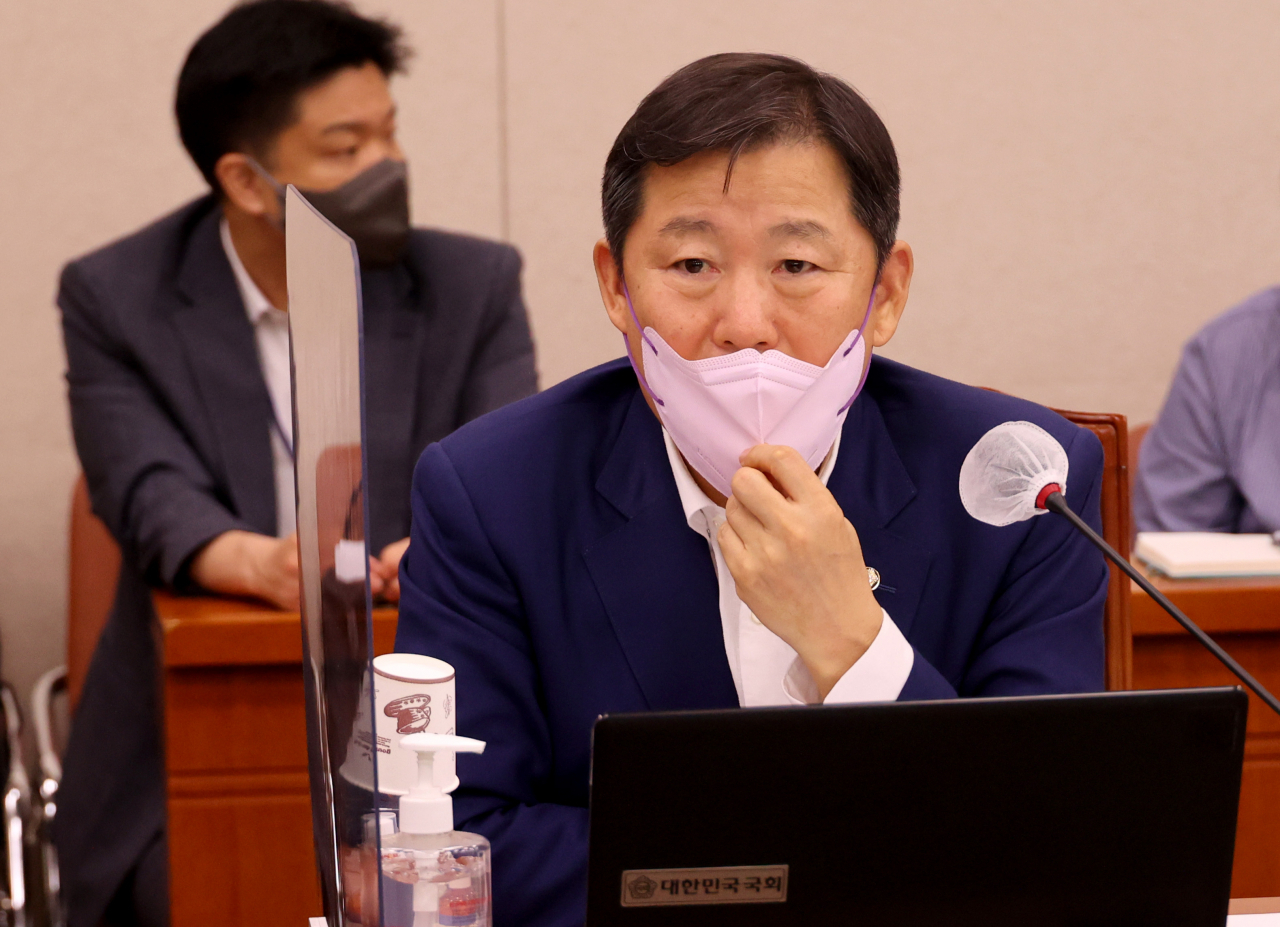이철규 국민의힘 의원이 지난달 22일 오후 서울 여의도 국회에서 열린 산업통상자원중소벤처기업위원회 전체회의에 참석해 의사진행 발언을 하고 있다. [연합]